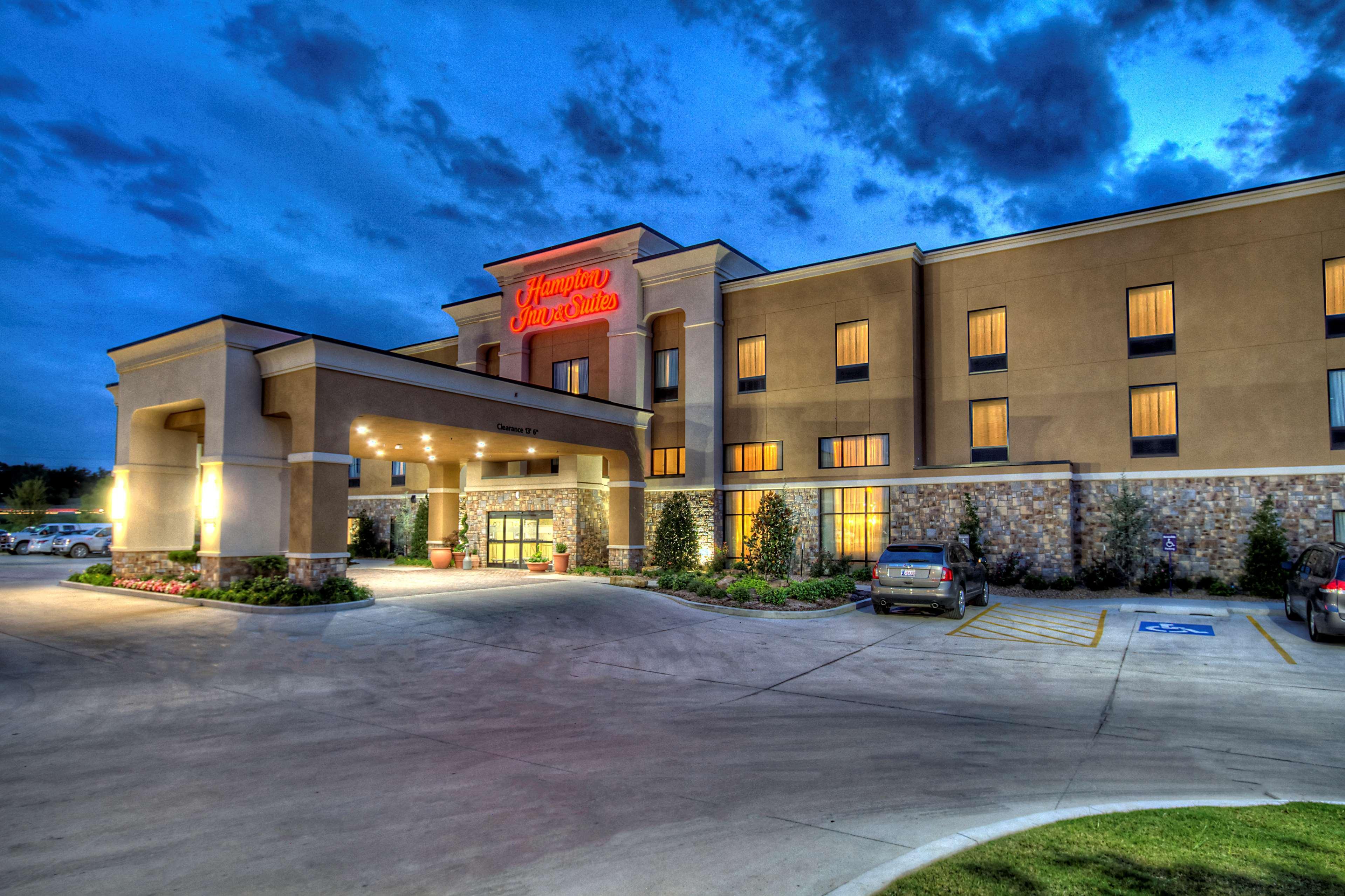 Hampton Inn And Suites Ada Exterior photo